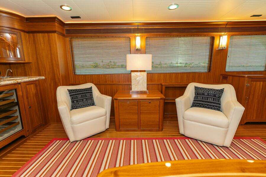 Salon Facing Port