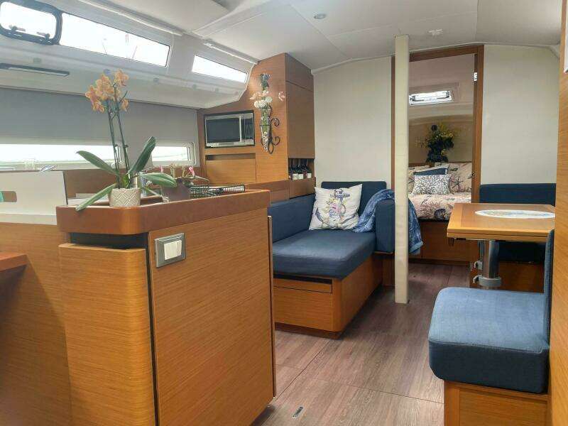 2020 Sun Odyssey 410