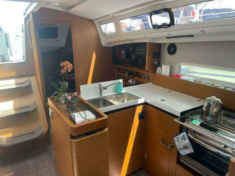 2020 Sun Odyssey 410