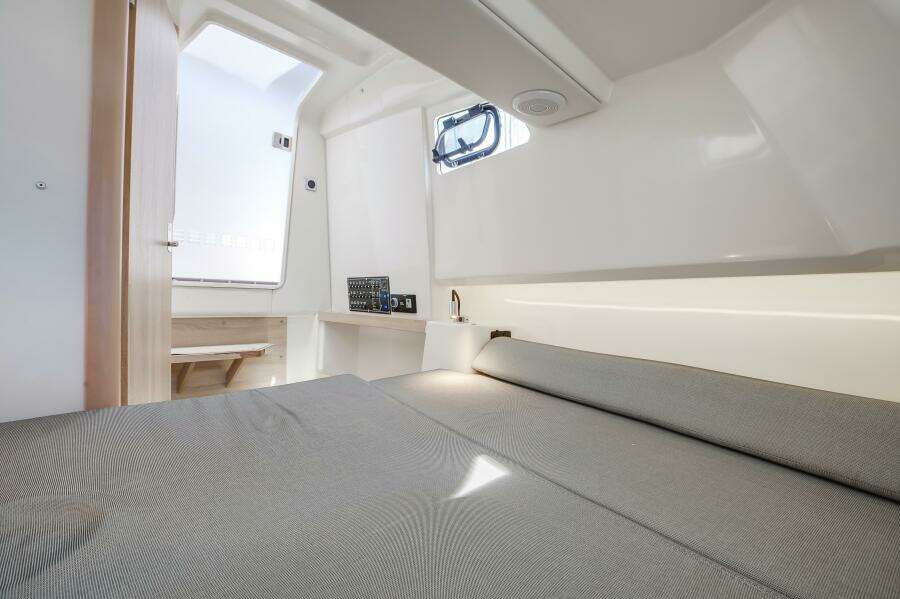 33ft Zodiac Yacht For Sale