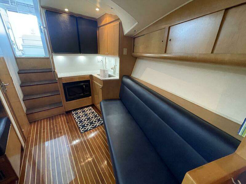 No Worries 39ft Hatteras Yacht For Sale