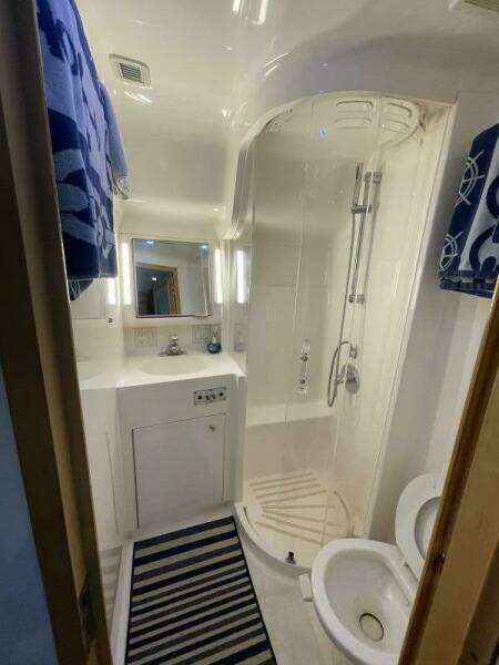 No Worries 39ft Hatteras Yacht For Sale