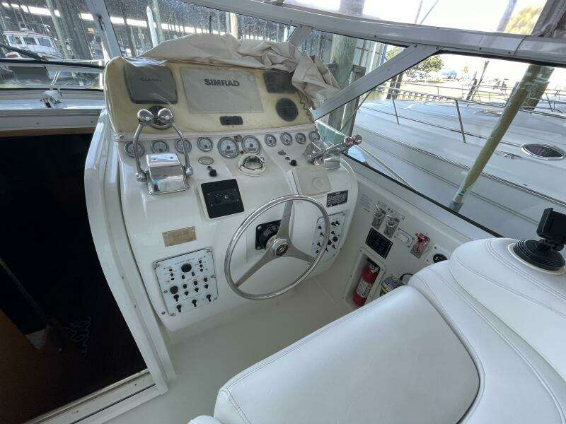 No Worries 39ft Hatteras Yacht For Sale