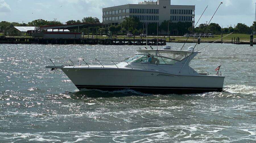 No Worries 39ft Hatteras Yacht For Sale