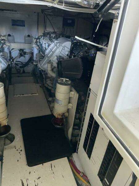No Worries 39ft Hatteras Yacht For Sale