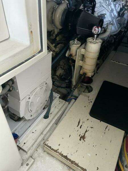 No Worries 39ft Hatteras Yacht For Sale
