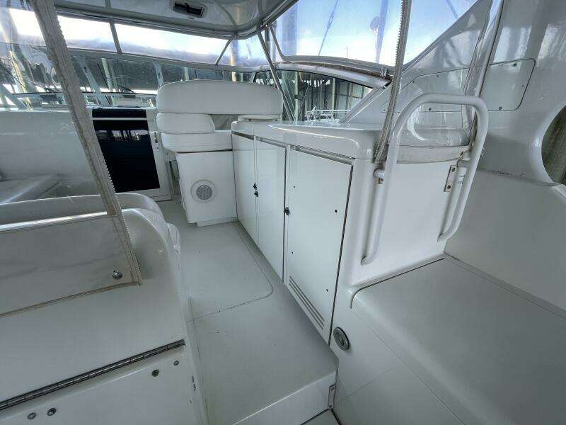 No Worries 39ft Hatteras Yacht For Sale