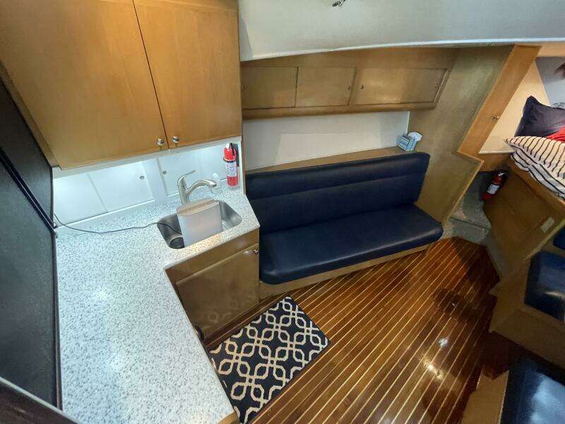 No Worries 39ft Hatteras Yacht For Sale