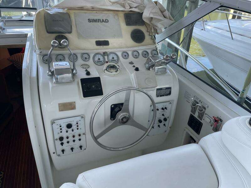 No Worries 39ft Hatteras Yacht For Sale