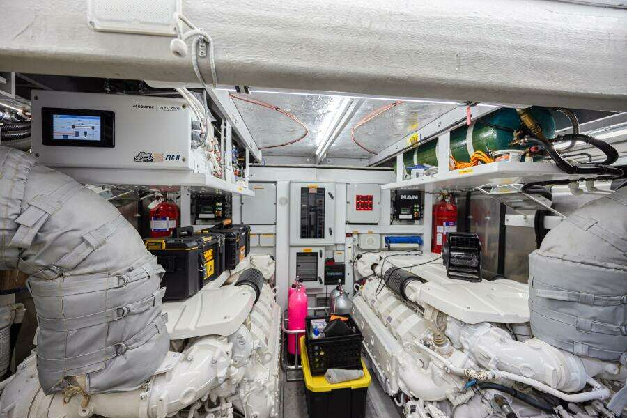 Dirty Dawg 75ft Sunseeker Yacht For Sale