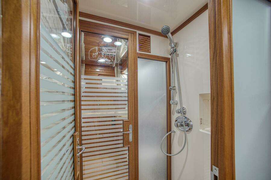 RODE RUNNER II 70ft Marlow Yacht For Sale