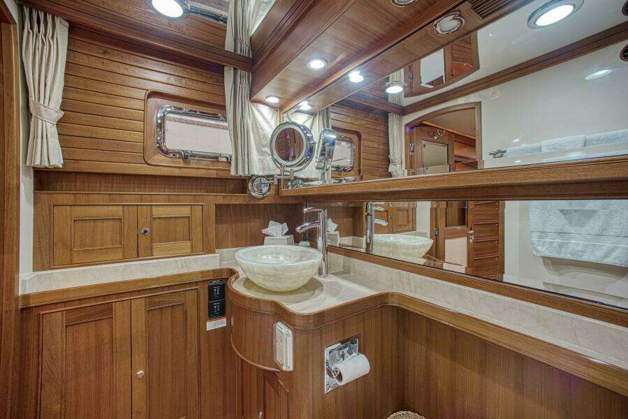 RODE RUNNER II 70ft Marlow Yacht For Sale