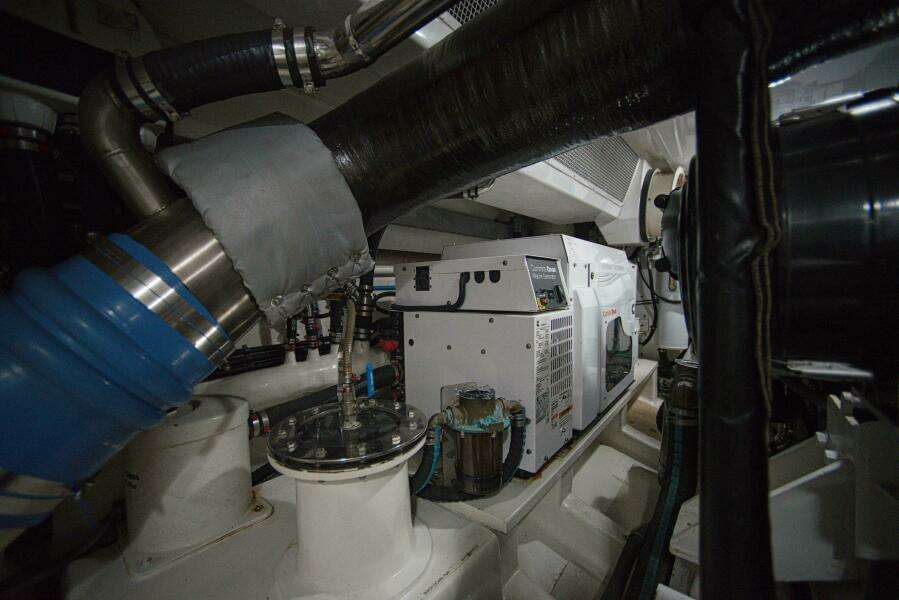 RODE RUNNER II 70ft Marlow Yacht For Sale