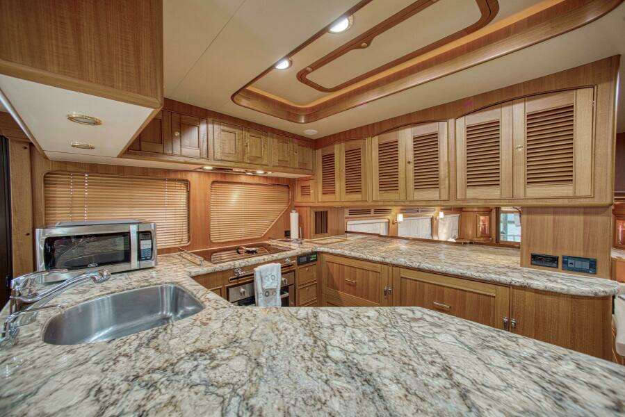RODE RUNNER II 70ft Marlow Yacht For Sale
