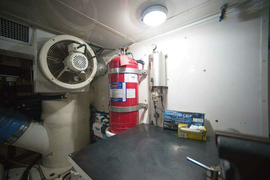 RODE RUNNER II 70ft Marlow Yacht For Sale