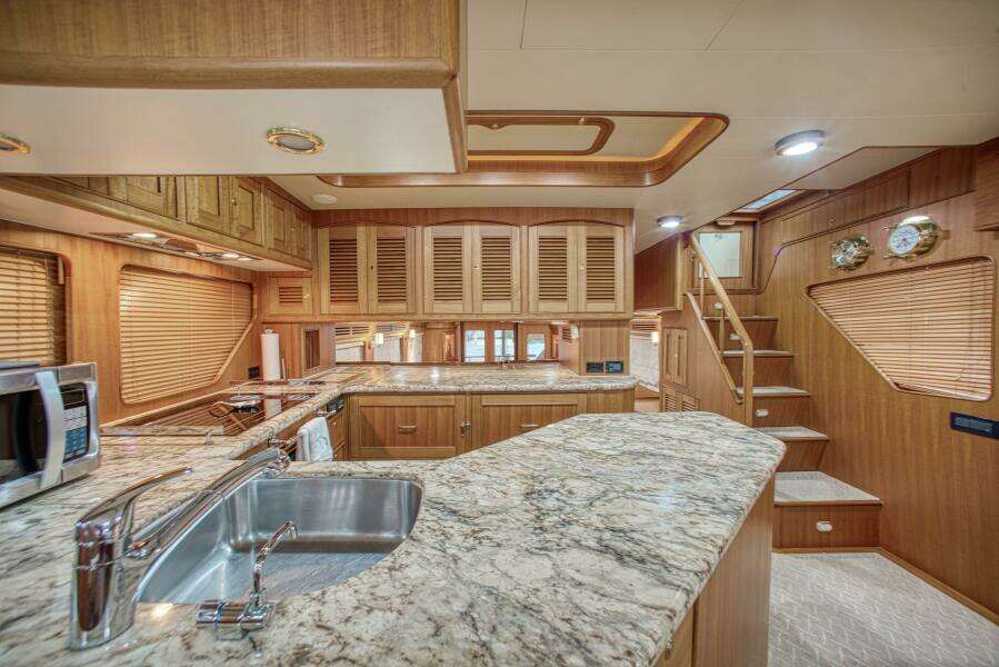 RODE RUNNER II 70ft Marlow Yacht For Sale