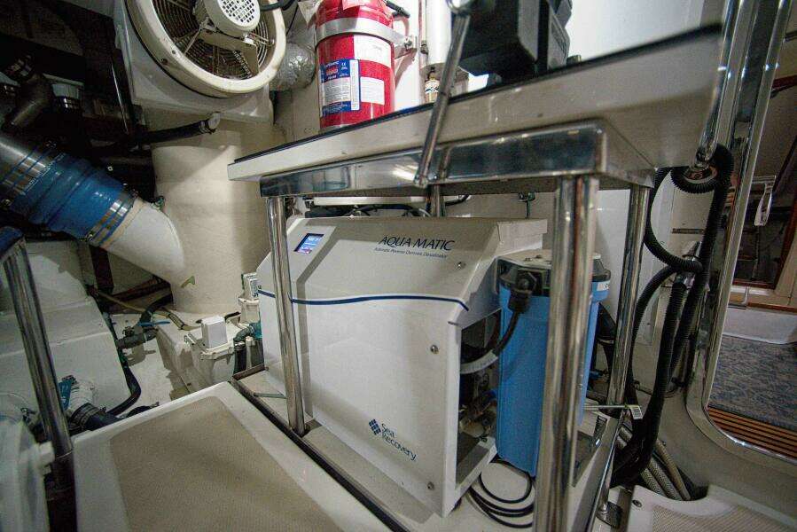 RODE RUNNER II 70ft Marlow Yacht For Sale