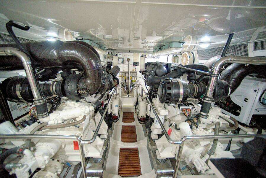 RODE RUNNER II 70ft Marlow Yacht For Sale