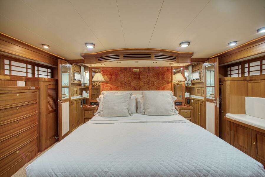 RODE RUNNER II 70ft Marlow Yacht For Sale
