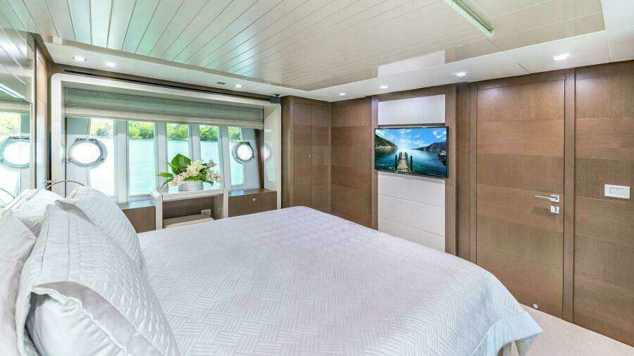 Hoya Saxa 87ft Ferretti Yachts Yacht For Sale