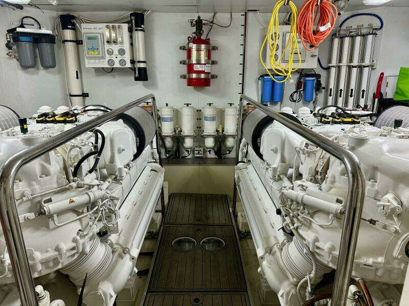 Hoya Saxa 87ft Ferretti Yachts Yacht For Sale