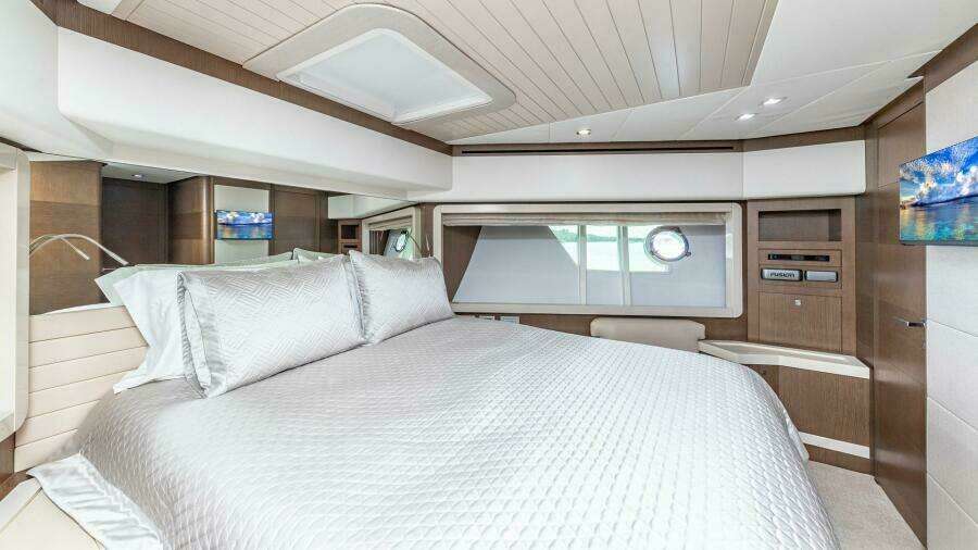 Hoya Saxa 87ft Ferretti Yachts Yacht For Sale