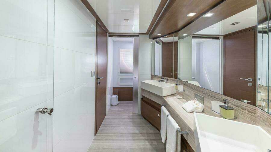 Hoya Saxa 87ft Ferretti Yachts Yacht For Sale