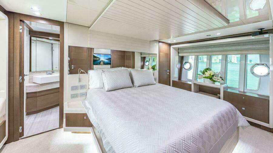 Hoya Saxa 87ft Ferretti Yachts Yacht For Sale
