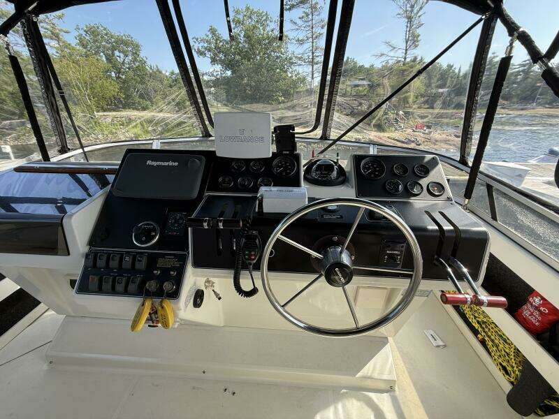 35ft Carver Yacht For Sale