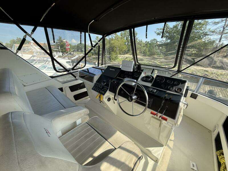 35ft Carver Yacht For Sale