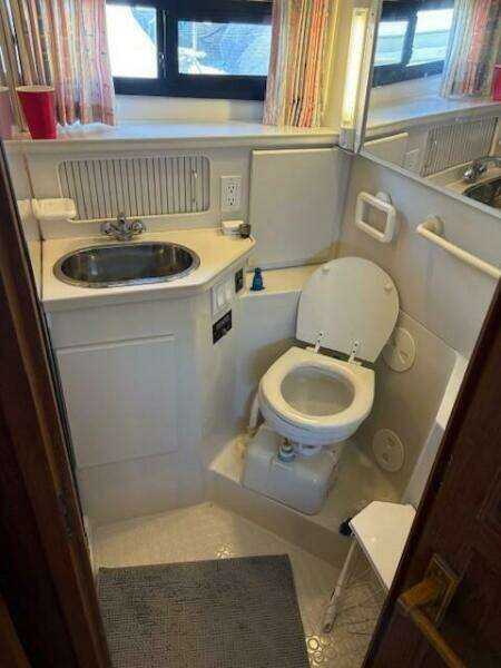 35ft Carver Yacht For Sale