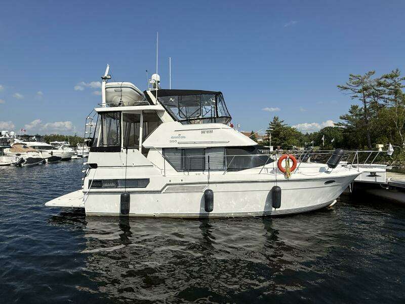 35ft Carver Yacht For Sale