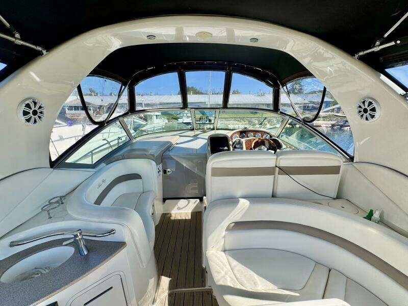 32ft Sea Ray Yacht For Sale