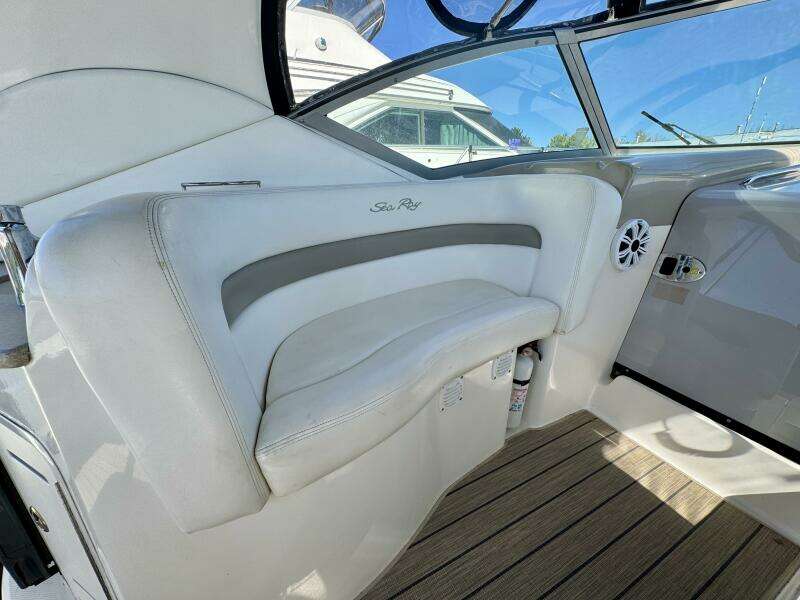 32ft Sea Ray Yacht For Sale