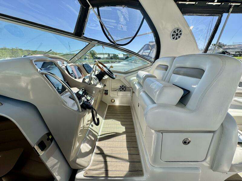 32ft Sea Ray Yacht For Sale