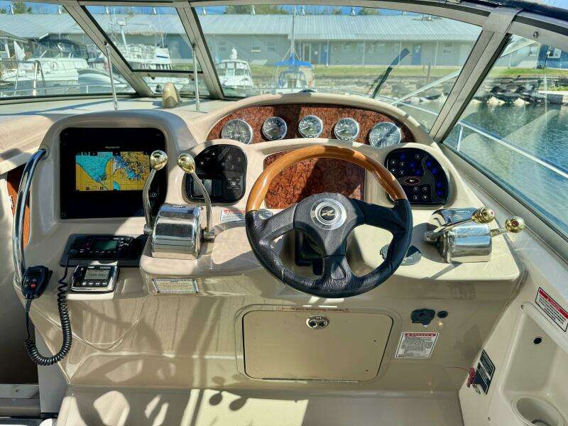 32ft Sea Ray Yacht For Sale