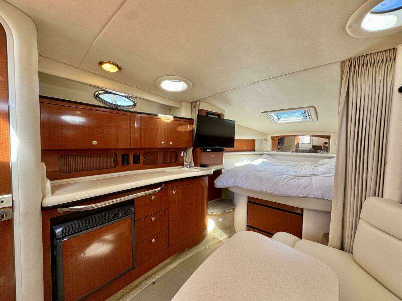 32ft Sea Ray Yacht For Sale