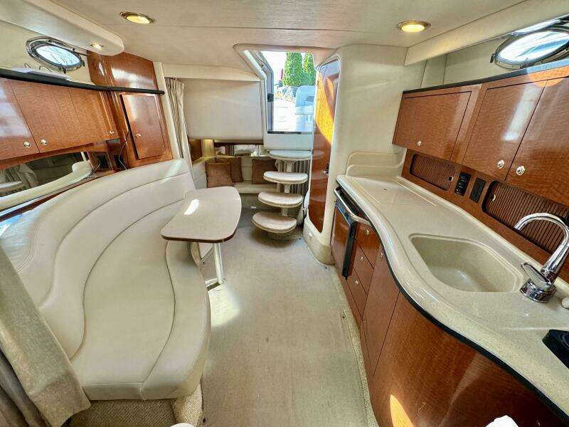 32ft Sea Ray Yacht For Sale