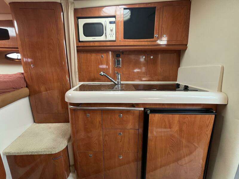Gillyweed 31ft Four Winns Yacht For Sale