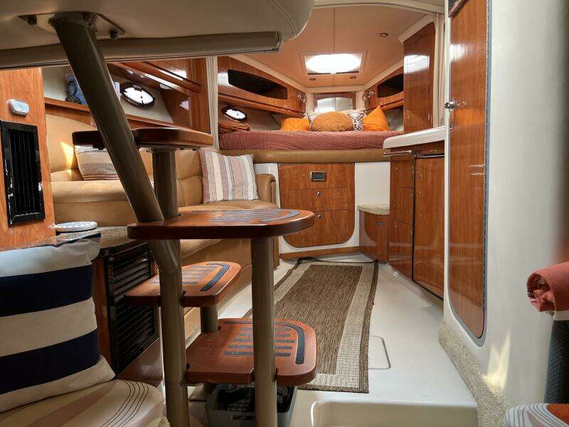 Gillyweed 31ft Four Winns Yacht For Sale