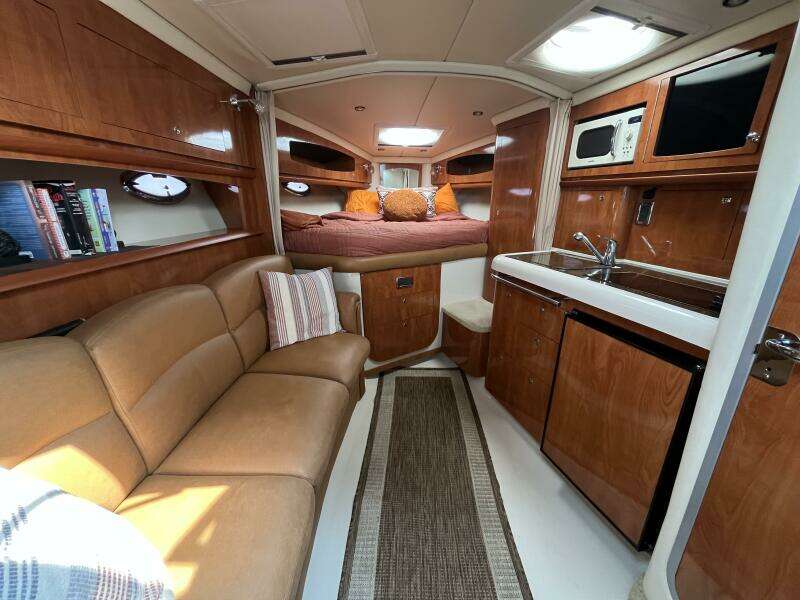 Gillyweed 31ft Four Winns Yacht For Sale