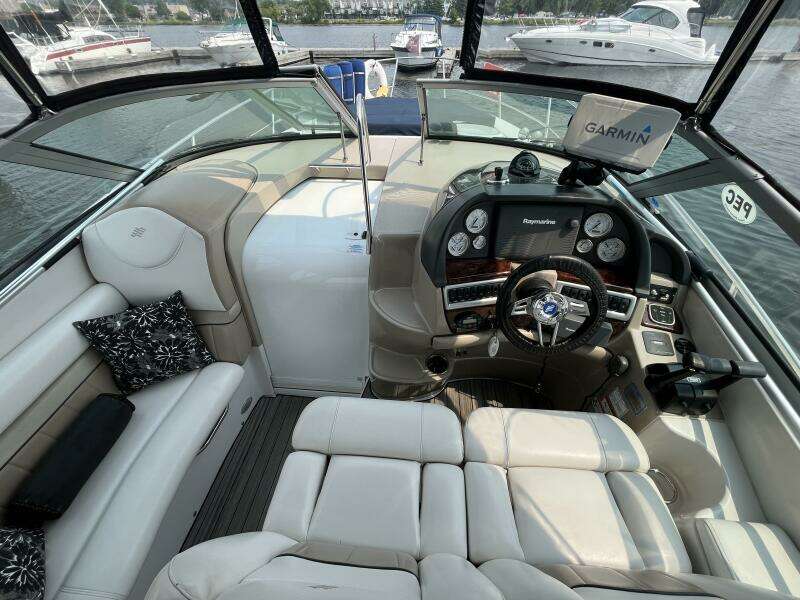 Gillyweed 31ft Four Winns Yacht For Sale