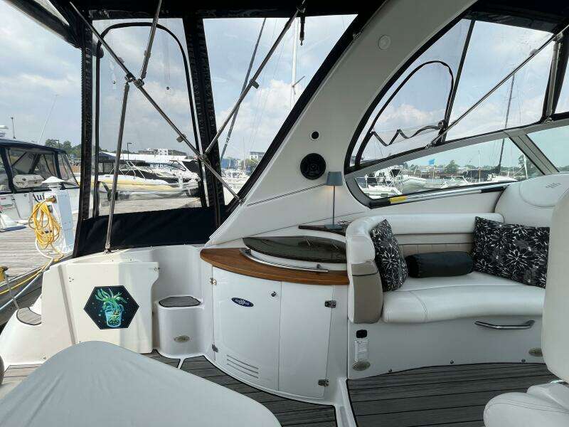 Gillyweed 31ft Four Winns Yacht For Sale