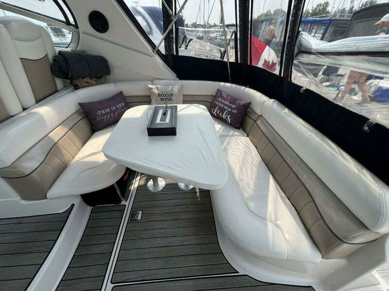 Gillyweed 31ft Four Winns Yacht For Sale