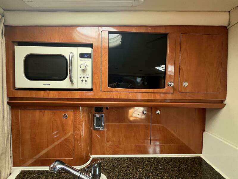 Gillyweed 31ft Four Winns Yacht For Sale