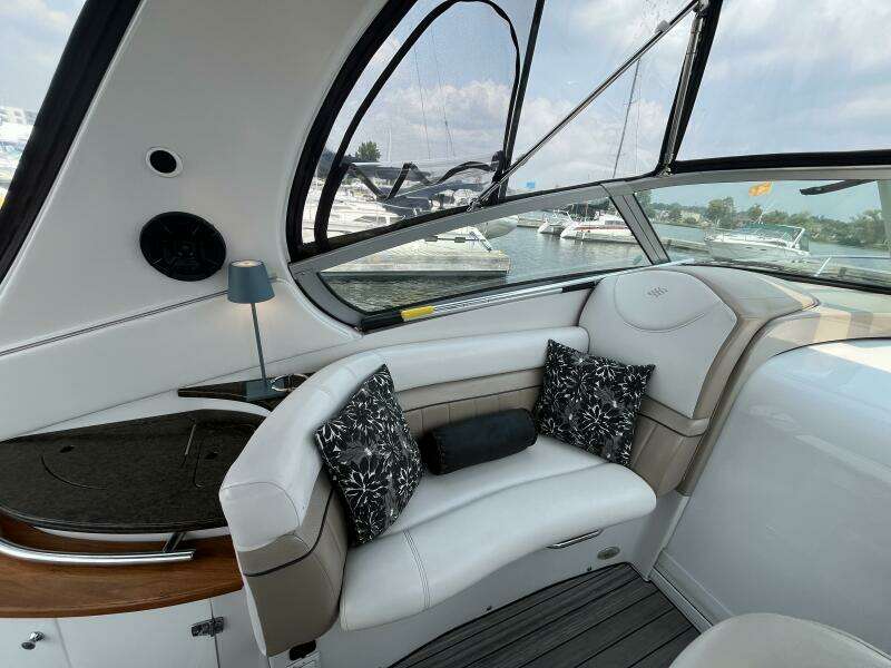 Gillyweed 31ft Four Winns Yacht For Sale