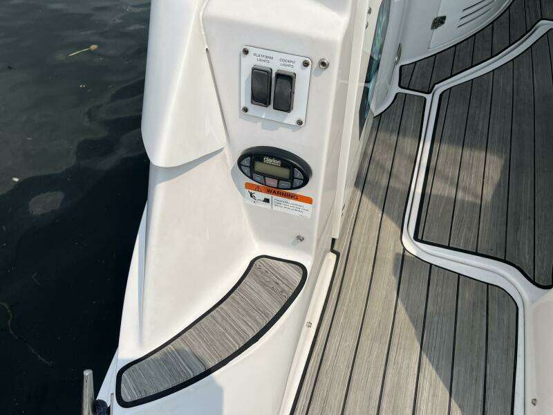 Gillyweed 31ft Four Winns Yacht For Sale