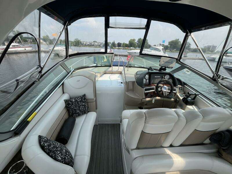 Gillyweed 31ft Four Winns Yacht For Sale