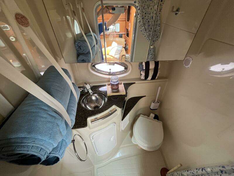 Gillyweed 31ft Four Winns Yacht For Sale