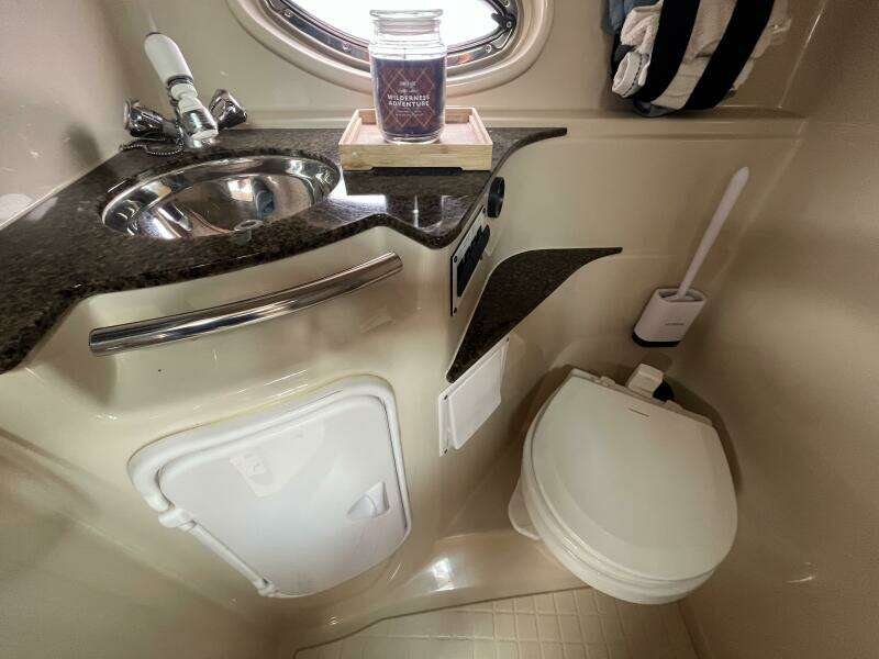 Gillyweed 31ft Four Winns Yacht For Sale